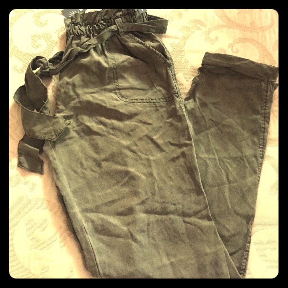 COPY - NWT Abercrombie and Fitch Capris!
